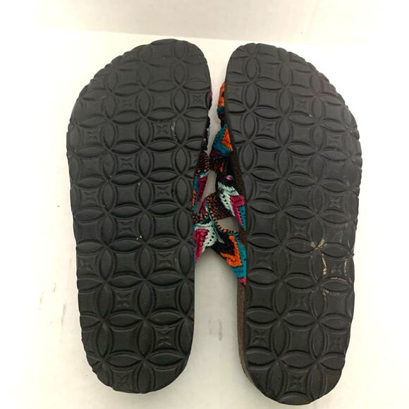 Muk Luks Women's Strappy Woven Chevron Pattern Colorful Slip On Sandals Size 6 - Picture 5 of 5